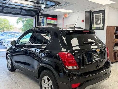 Used 2020 Chevrolet Trax LT w/ LT Convenience Package FWD image 3