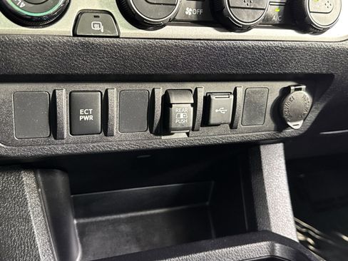 Used 2023 Toyota Tacoma SR5 AWD/4WD image 43