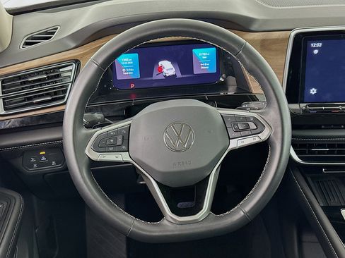 Used 2025 Volkswagen Atlas SE image 18