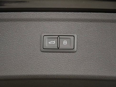 Certified 2025 Audi Q5 2.0T Premium Plus image 57