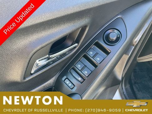 Used 2022 Chevrolet Trax LT AWD/4WD image 6