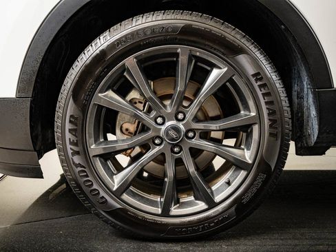 Used 2017 Ford Explorer XLT w/ Equipment Group 202A image 13