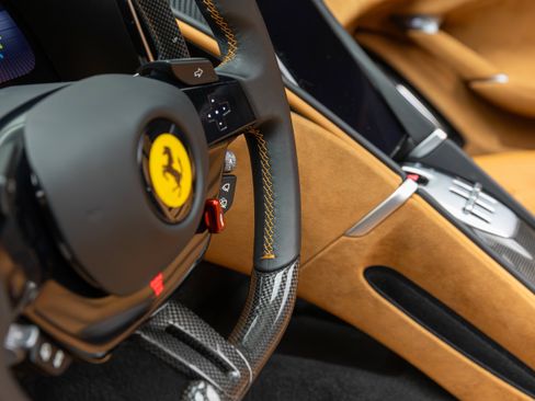 Used 2025 Ferrari Roma Spider RWD image 21