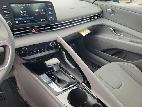New 2025 Hyundai Elantra Blue image 25