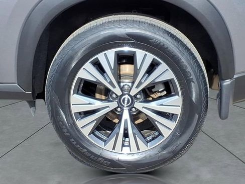 Used 2023 Nissan Rogue SV image 4