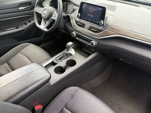 Used 2025 Nissan Altima 2.5 SV FWD image 16