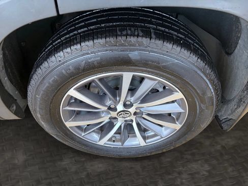Used 2019 Toyota Highlander XLE AWD/4WD image 44