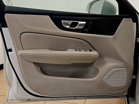 Used 2021 Volvo S60 T5 Momentum w/ Climate Package image 7