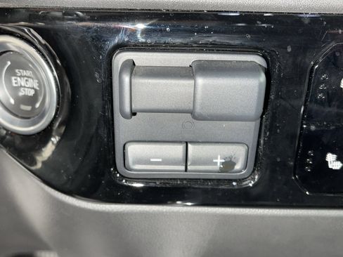 Used 2023 GMC Sierra 1500 Elevation image 29