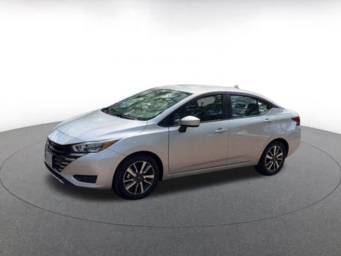 Used 2025 Nissan Versa SV image 8