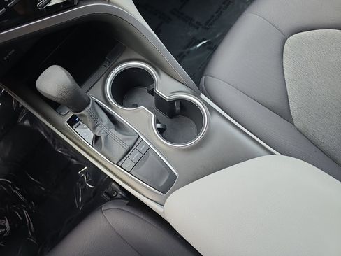 Used 2023 Toyota Camry LE image 31