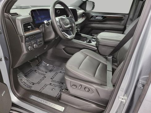 Used 2025 Chevrolet Tahoe Z71 w/ Z71 Off-Road Package image 9