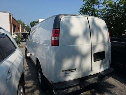 Used 2015 Chevrolet Express 2500 w/ Chrome Appearance Package RWD image 2