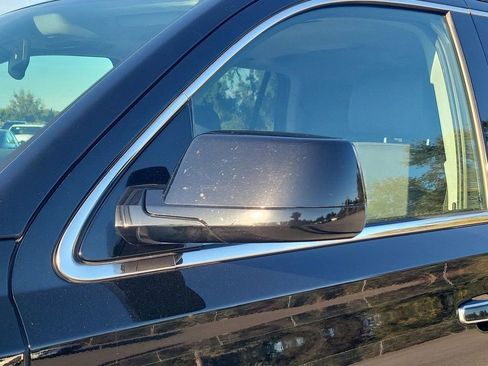 Used 2020 GMC Yukon Denali w/ Denali Premium Package image 18