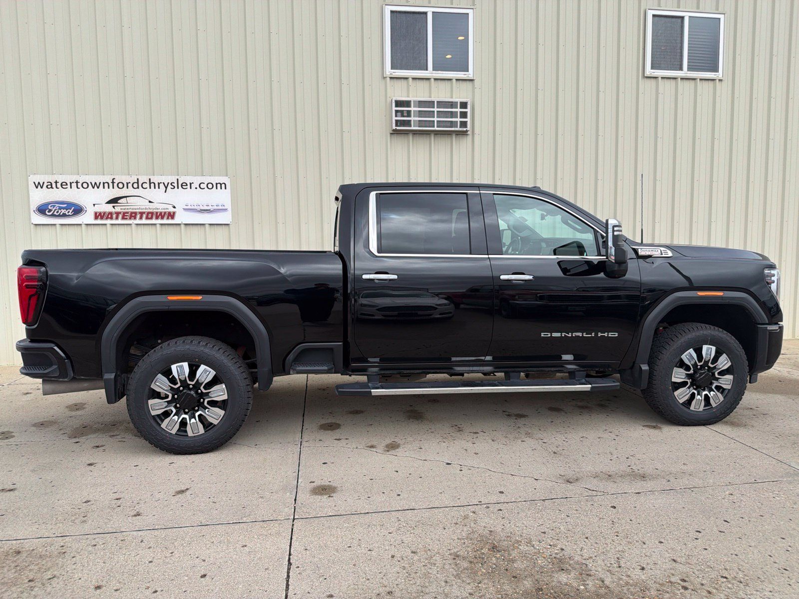 Used 2024 GMC Sierra 3500 Denali w/ Denali Reserve Package AWD/4WD image 1