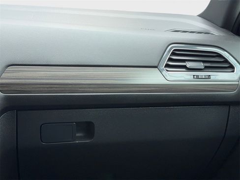 Used 2023 Volkswagen Tiguan SEL R-Line image 20