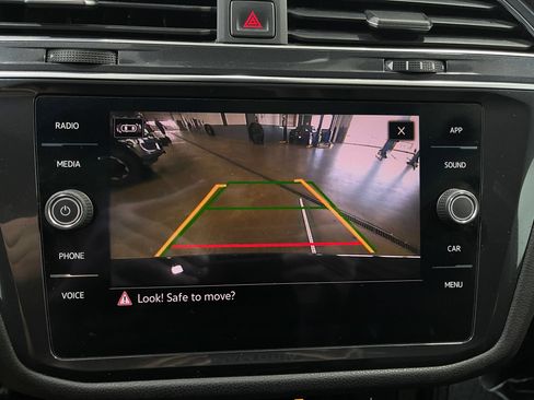 Used 2022 Volkswagen Tiguan SE R-Line FWD image 10