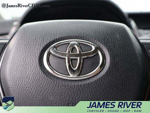 Used 2022 Toyota Camry SE image 26