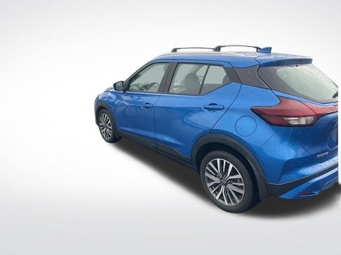 Used 2024 Nissan Kicks SV w/ Exterior Package image 3