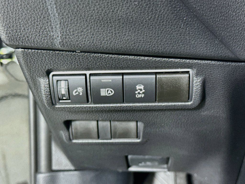 Used 2026 Toyota Corolla Cross LE FWD image 10