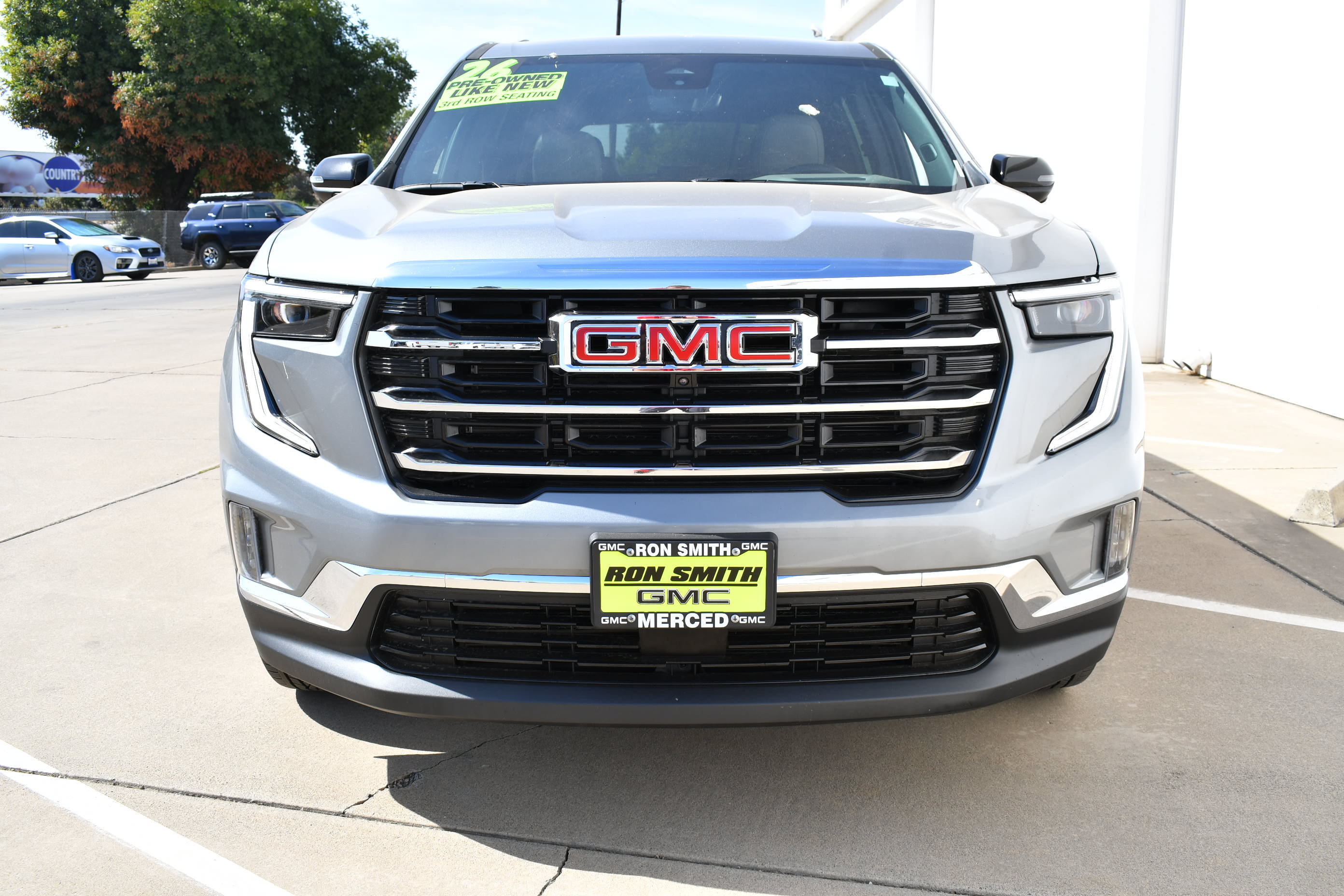 Used 2026 GMC Acadia Elevation w/ Elevation Premium Package FWD image 2