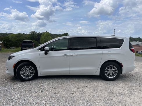 Used 2023 Chrysler Voyager LX FWD image 25
