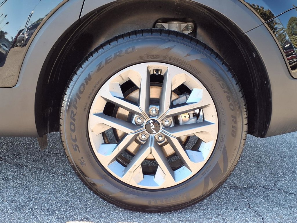 Certified 2024 Kia Telluride LX FWD image 9