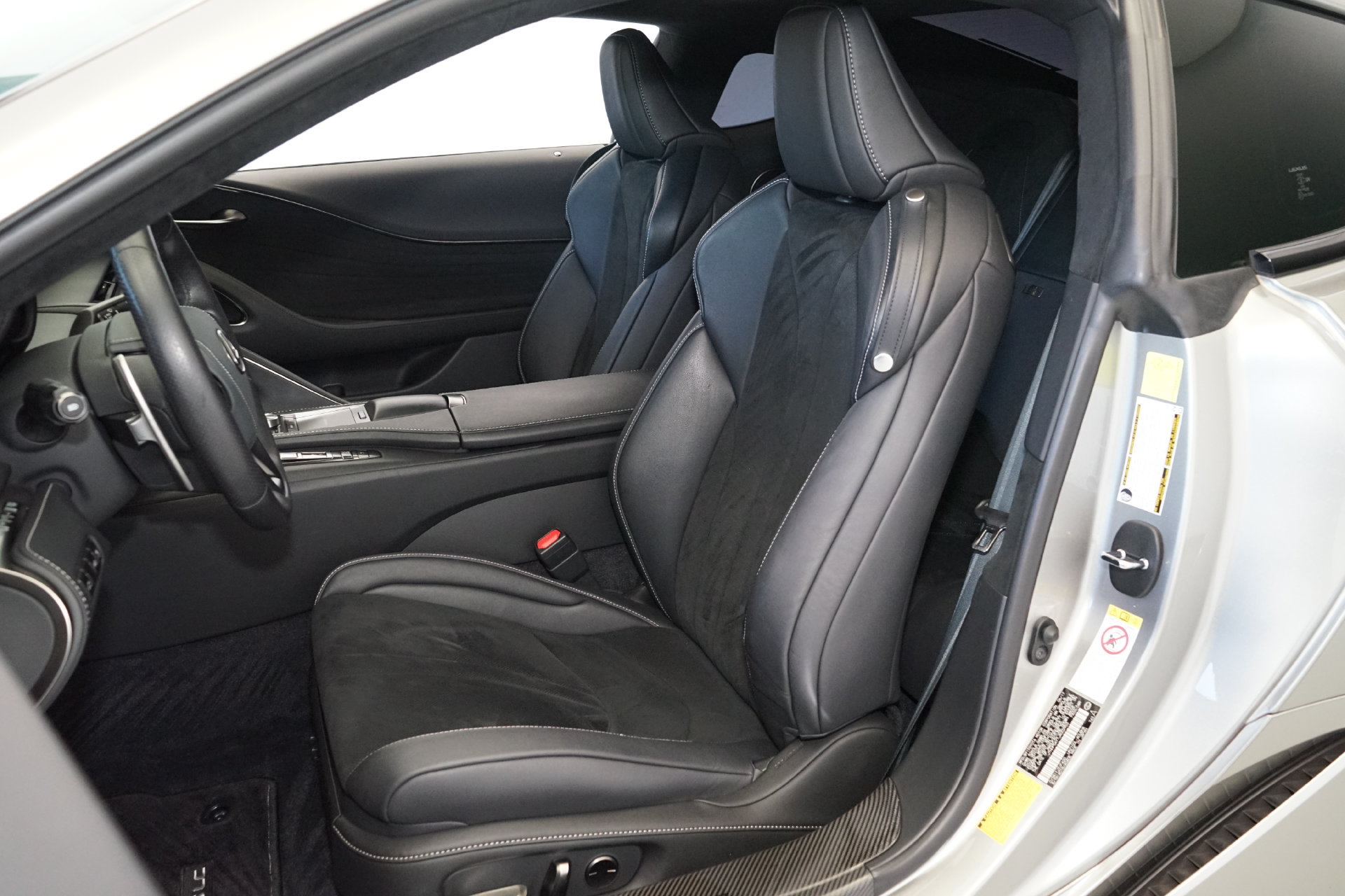Used 2018 Lexus LC 500 Coupe w/ Performance Package RWD image 9
