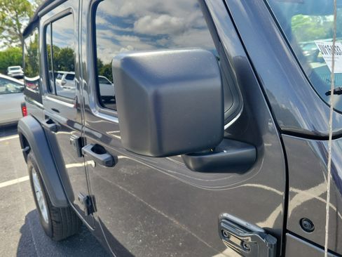 Used 2018 Jeep Wrangler Unlimited Sport AWD/4WD image 8