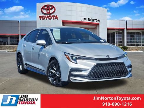 Used 2024 Toyota Corolla SE FWD image 2