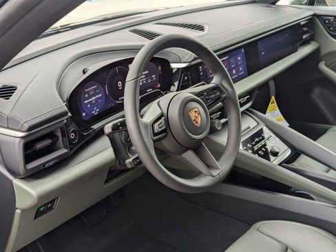 New 2026 Porsche Macan 4 Electric AWD/4WD image 4