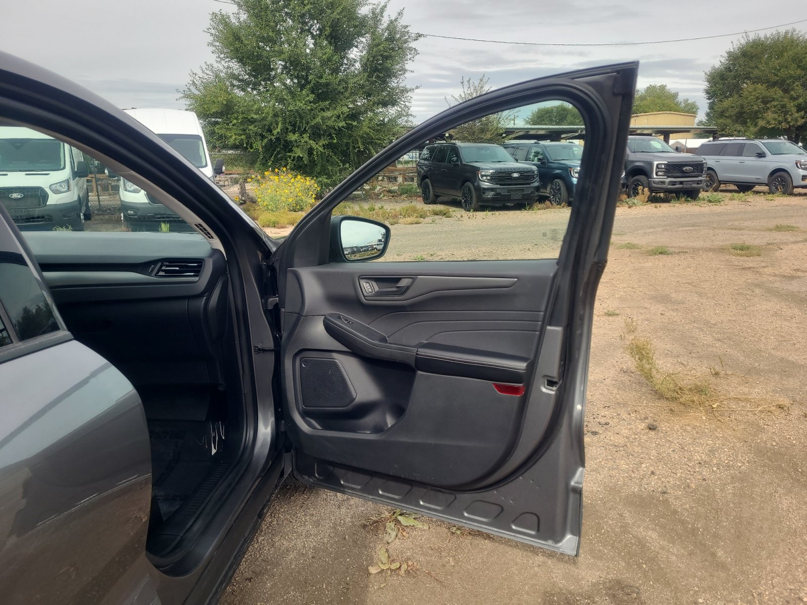 Used 2025 Ford Escape Active AWD/4WD image 16