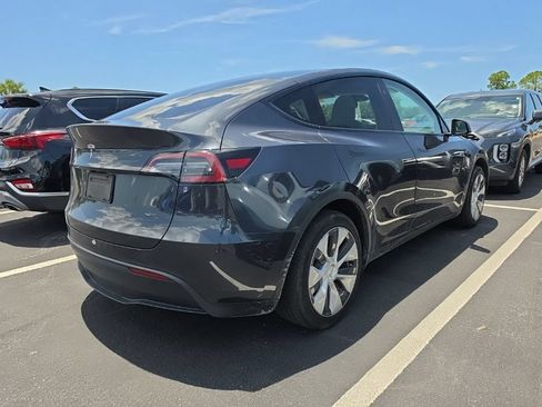 Used 2024 Tesla Model Y 2WD image 16
