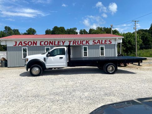Used 2019 Ford F550 2WD Regular Cab Super Duty image 1