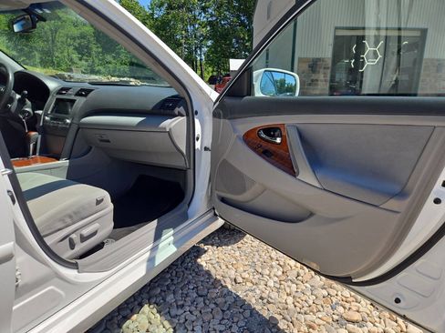 Used 2009 Toyota Camry XLE FWD image 22