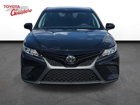 Used 2018 Toyota Camry SE image 2