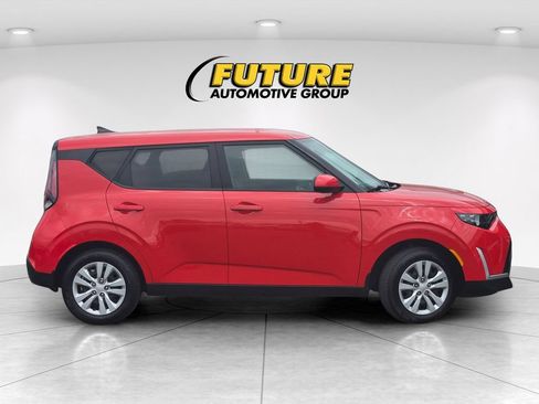 Used 2024 Kia Soul LX FWD image 3