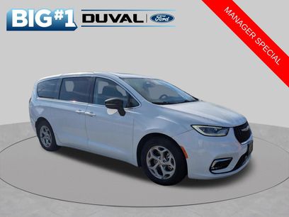 Used 2024 Chrysler Pacifica Limited