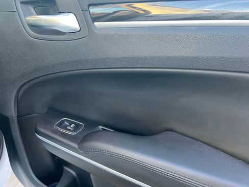 Used 2022 Chrysler 300 Touring w/ Sport Appearance Package image 19