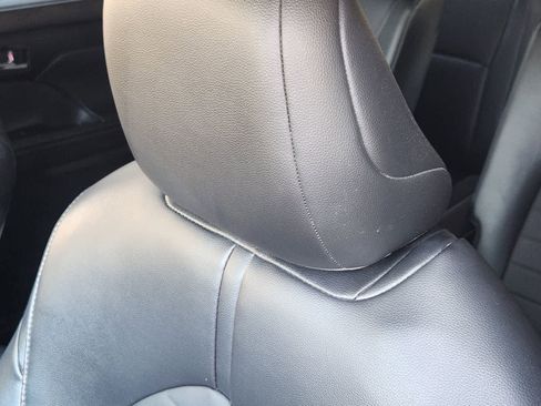 Used 2022 Toyota Highlander XLE image 15