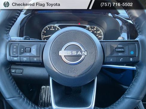 Used 2024 Nissan Pathfinder SL FWD image 14