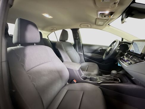 Used 2025 Toyota Corolla LE image 28
