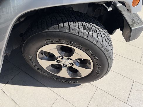 Used 2017 Jeep Wrangler Unlimited Sahara image 15