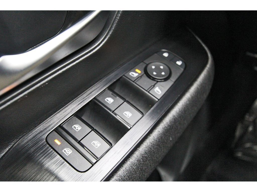 Used 2025 Nissan Kicks SV FWD image 19