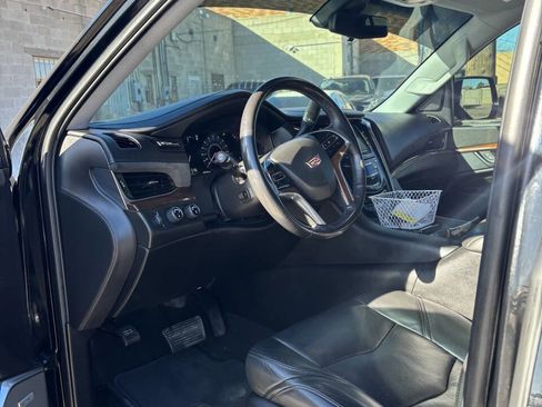 Used 2019 Cadillac Escalade Luxury w/ Escalade Sport Edition image 6