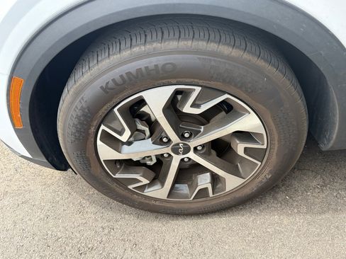 Certified 2025 Kia Sportage EX w/ Premium Package image 6