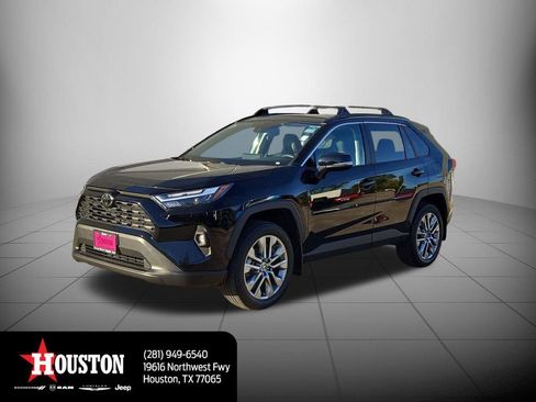 Used 2022 Toyota RAV4 XLE Premium image 8