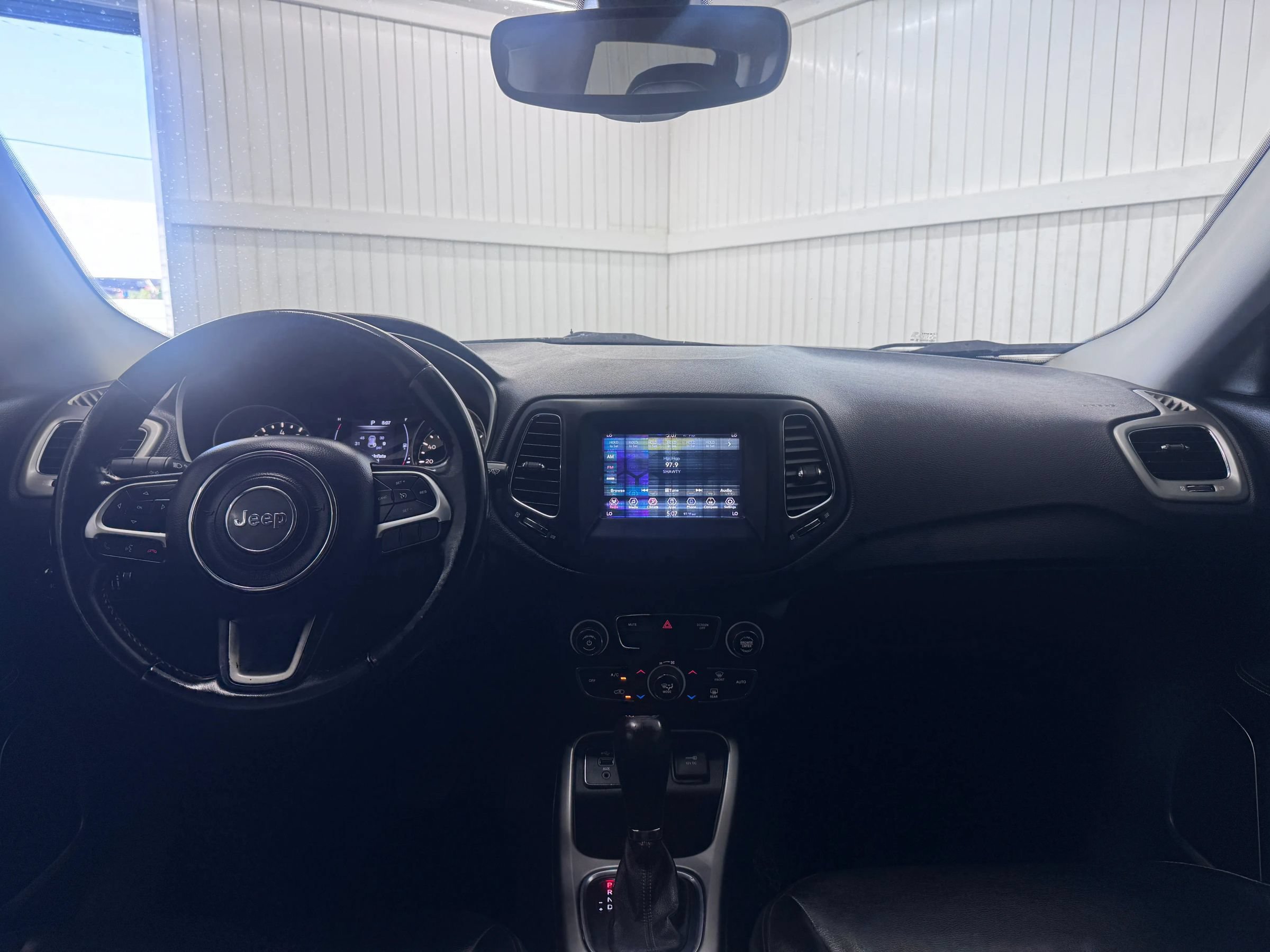 Used 2019 Jeep Compass Latitude FWD image 17