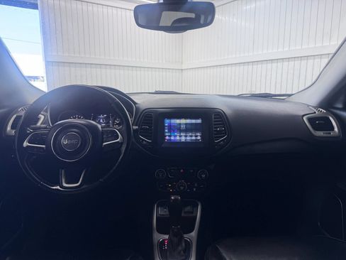 Used 2019 Jeep Compass Latitude FWD image 17