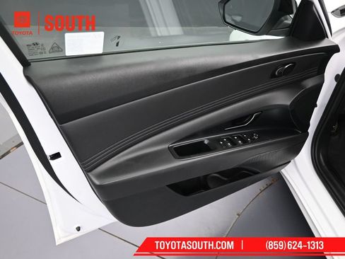 Used 2025 Hyundai Elantra Sport FWD image 27